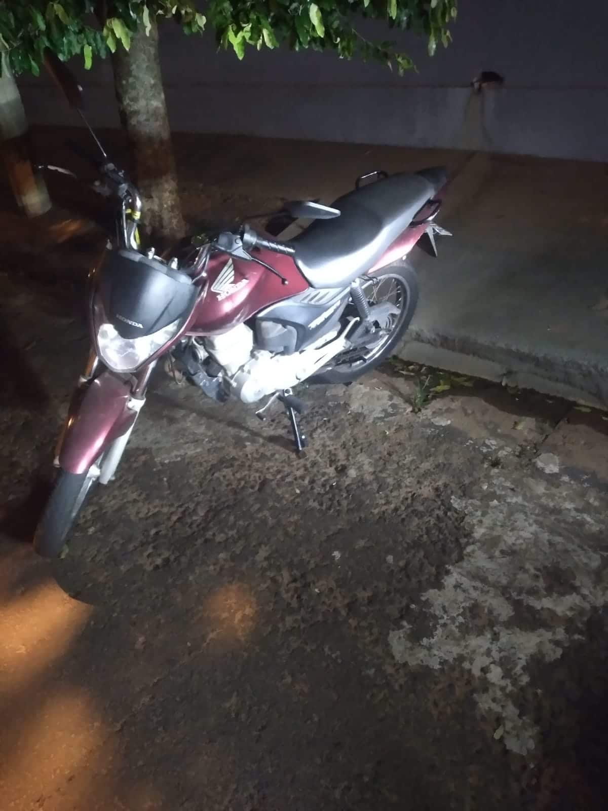 Polícia encontra moto furtada abandonada em Universo Tupãense Notícias