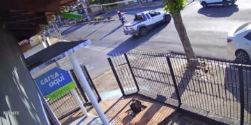 Motociclista se envolve em acidente na Avenida Tabajaras e passa bem