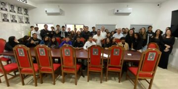 Grupo de 50 alunos da escola Índia Vanuíre foi recebido por secretários em visita ao Paço Municipal