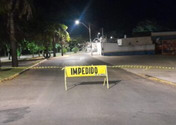 TRÂNSITO IMPEDIDO NA RUA ESTADOS UNIDOS