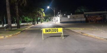 TRÂNSITO IMPEDIDO NA RUA ESTADOS UNIDOS