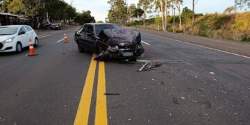 Colisão lateral deixa motorista ferido na rodovia entre Iacri e Bastos