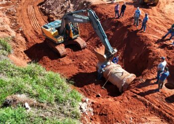 Cratera na rua Gentil Morábito no Jamil Dualibi em Tupã
