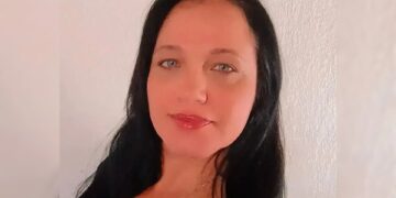 Mulher morre após acidente envolvendo moto e carro na região