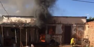 Residência é destruída por incêndio na tarde desta terça-feira em Tupã