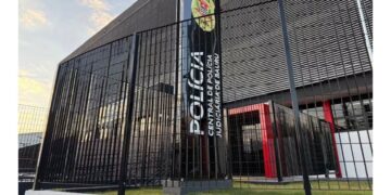 Mulher é presa por injúria racial após chamar policial de ‘macaco’ em Bauru