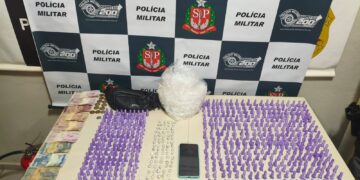 Polícia Militar prende dupla com grande quantidade de drogas no bairro Flândria, em Pompéia