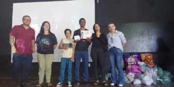 Alunos da E.E. Joaquim Abarca doam 155 quilos de ração e fortalecem conscientização e cuidado animal