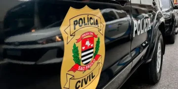 Mulher esfaqueia companheiro após levar tapa na cara